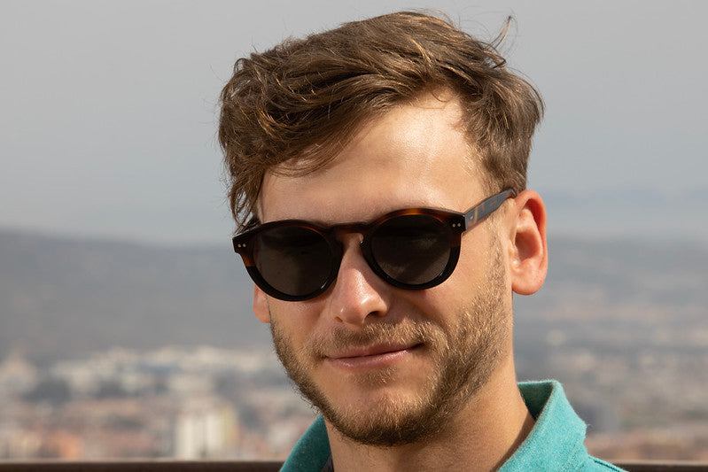 Savona Havana Nero unisex sunglasses with blue Zeiss lenses and keyhole bridge design